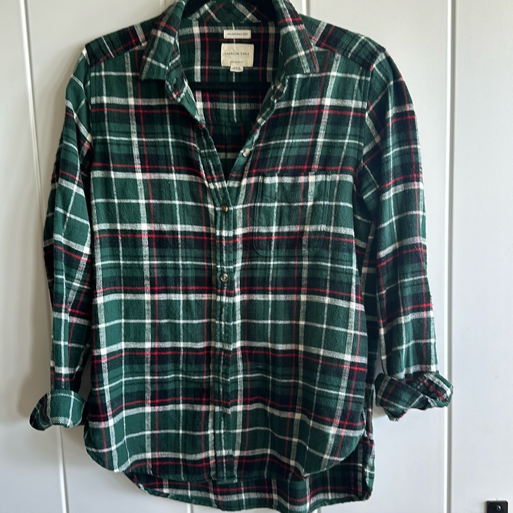 American Eagle Outfitters Green Plaid Button-Up Shirt Medium